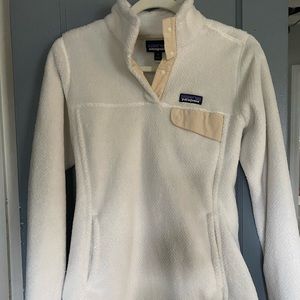Cream colored womens patagonia pullover medium